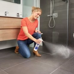 Gloednieuw 🔔 Secucare Anti Slip Spray 100ml - Antislip Voor Tegelvloeren 🔔 -Dyson-winkel 550x390 1
