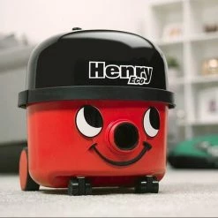 Groothandel 💯 Numatic Henry HVR160 ECO - Stofzuiger Met Zak - Rood/Zwart. Eco Motor Voor Lager Energieverbruik. Met Gratis Eco-brush 🔥 -Dyson-winkel 550x550 775