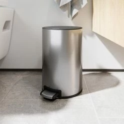 Goedkoopste ⌛ Pedaalemmer - 5 Liter - RVS - Prullenbak StangVollby Kallax - Toilet - Badkamer - Klein - Soft Close Deksel - Chique Design - Kleine RVS Pedaal Afvalemmer - Vuilnisbak 🎁 -Dyson-winkel 550x777